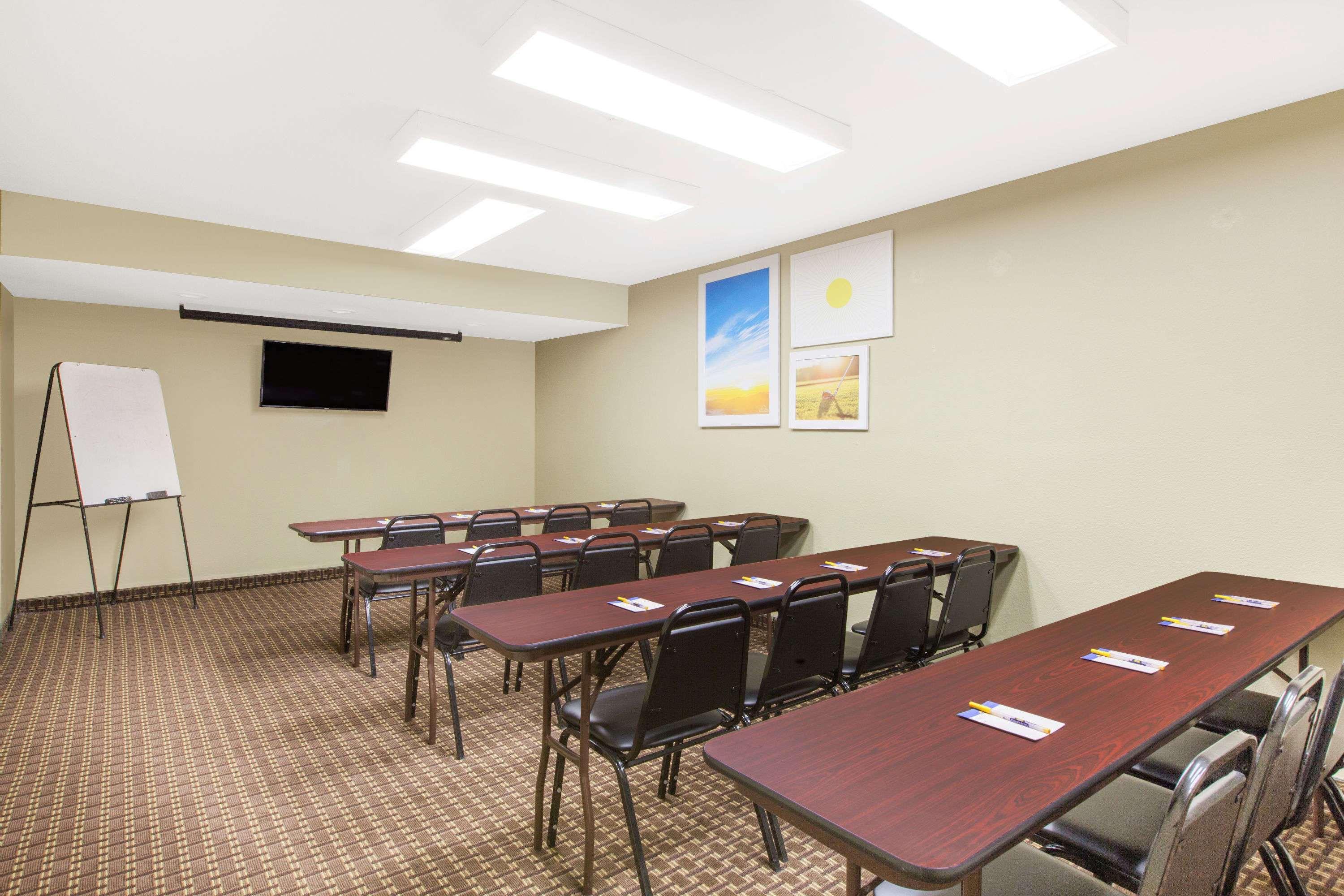 Days Inn By Wyndham San Jose Airport Milpitas Εξωτερικό φωτογραφία